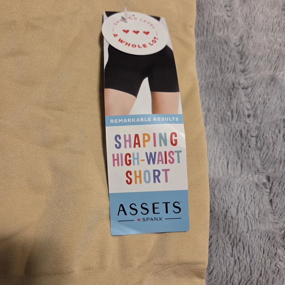 ✨️SPANX Assets Shaping High-Waist Shorts in Tan✨️ - Picture 2 of 4